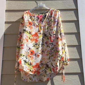 Comfy blouse, long sleeves have slits